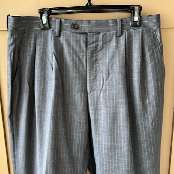 Lauren Ralph Lauren 100% Wool Pin Stripe Gray 2 Piece Suit. Size 40R - Picture 10 of 14
